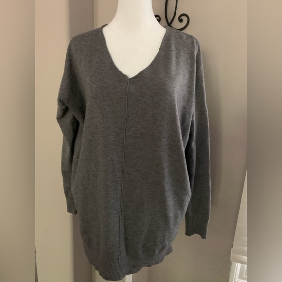 Alexander & David S/M Gray V-Neck Women's Sweater Preloved - Picture 1 of 6